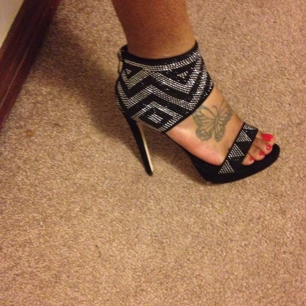 Shoe - Picture 2 of 5